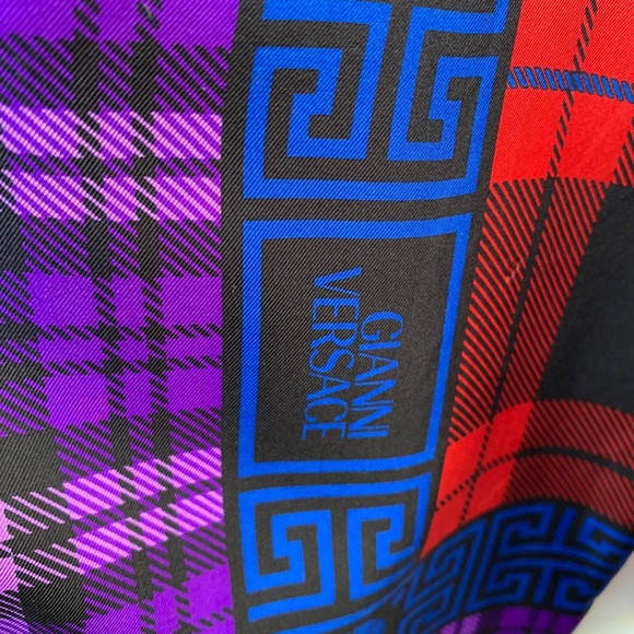 Beautiful Vintage Versace Silk Shirt - Picture 2 of 12